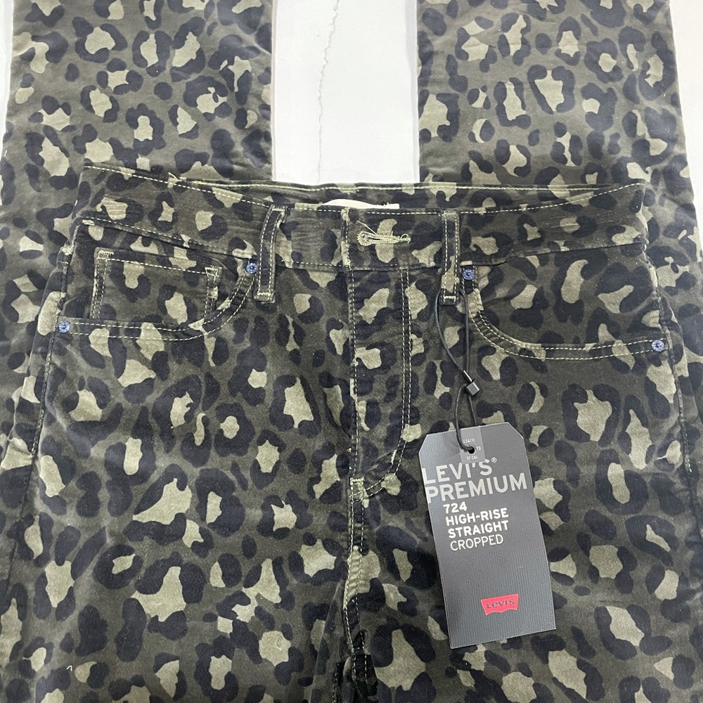 Levi’s Premium High Rise Straight Cropped